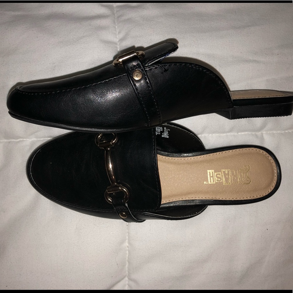 Black buckle slides